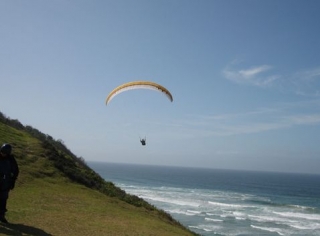  Paramotor a lo largo de la costa 